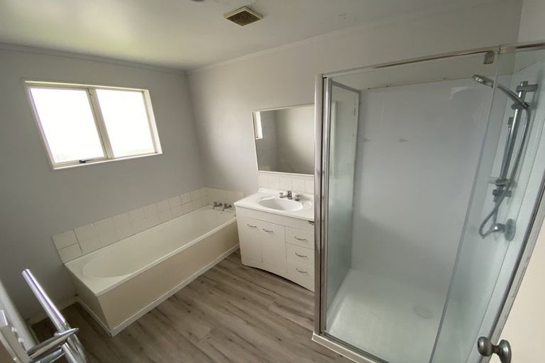 Photo of property in 324i West Coast Road, Glen Eden, Auckland, 0602