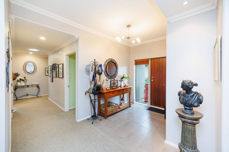 Photo of property in 3 Lourie Way, Fitzherbert, Palmerston North, 4410