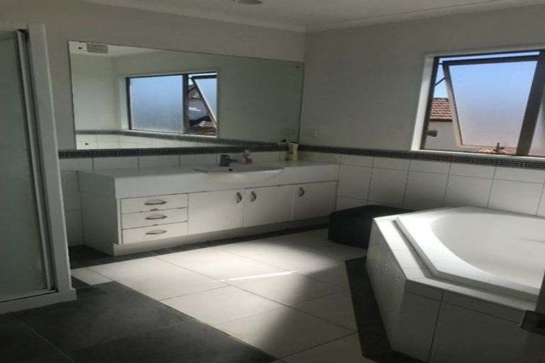 Photo of property in 12 Glanmire Place, Flat Bush, Auckland, 2016