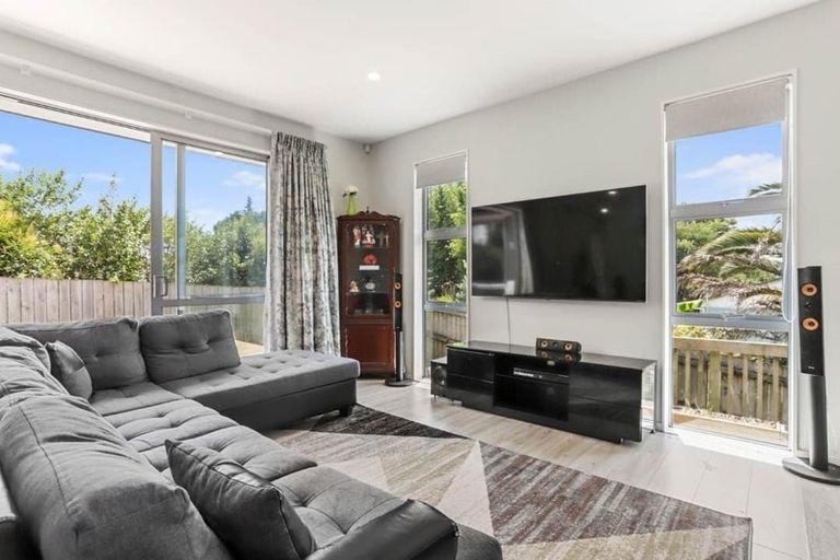 Photo of property in 4/4 Forest Road, Henderson, Auckland, 0612
