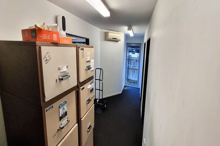 Photo of property in 1/108 Lincoln Road, Henderson, Auckland, 0610