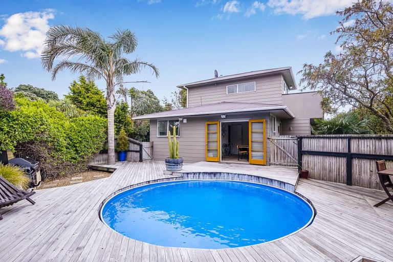 Photo of property in 10 Michael Road, Paraparaumu Beach, Paraparaumu, 5032