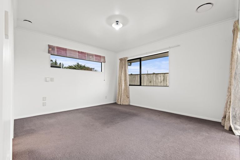 Photo of property in 9 Alpine Grove, Kelvin Grove, Palmerston North, 4414