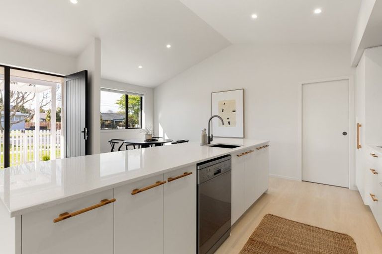 Photo of property in 247 Shakespeare Street, Leamington, Cambridge, 3432