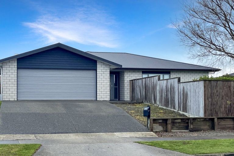 Photo of property in 7 Monaco Grove, Fitzherbert, Palmerston North, 4410