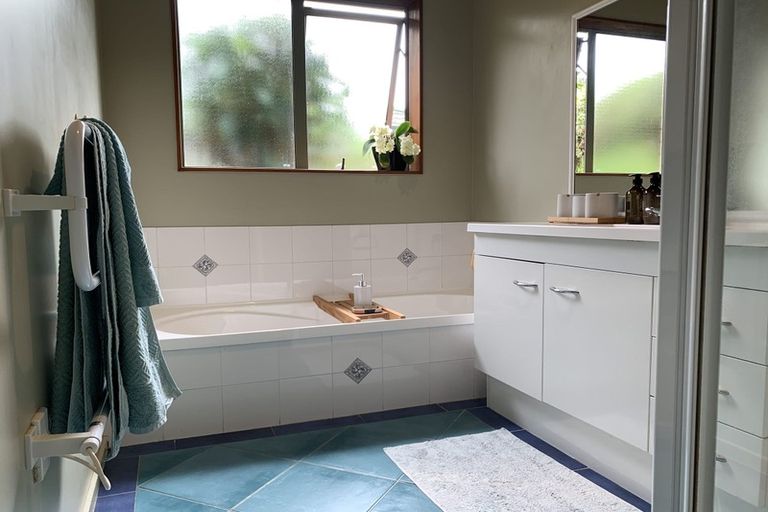 Photo of property in 21 Angel Way, Stanmore Bay, Whangaparaoa, 0932