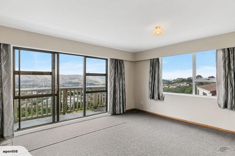 Photo of property in 28-28b Jane Grove, Paparangi, Wellington, 6037