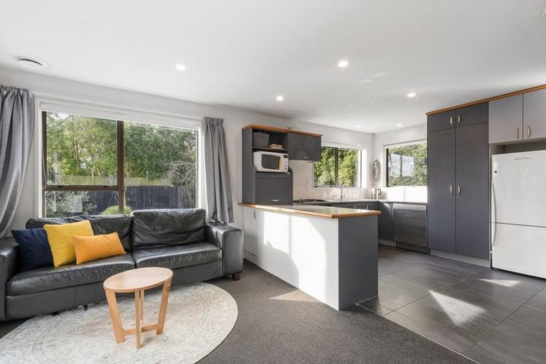 Photo of property in 9b Kaputone Place, Belfast, Christchurch, 8051