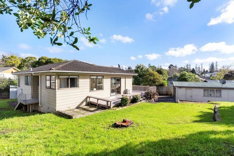 Photo of property in 9 Glucina Place, Glen Eden, Auckland, 0602