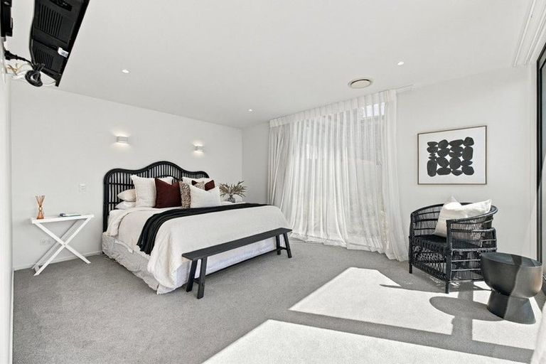 Photo of property in 19 Rauhea Lane, Clifton, Christchurch, 8081