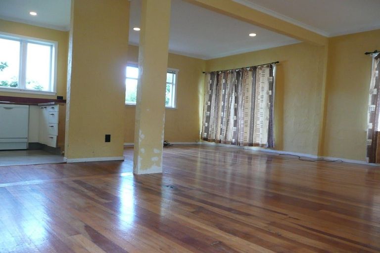 Photo of property in 1/83 Hutchinson Avenue, New Lynn, Auckland, 0600