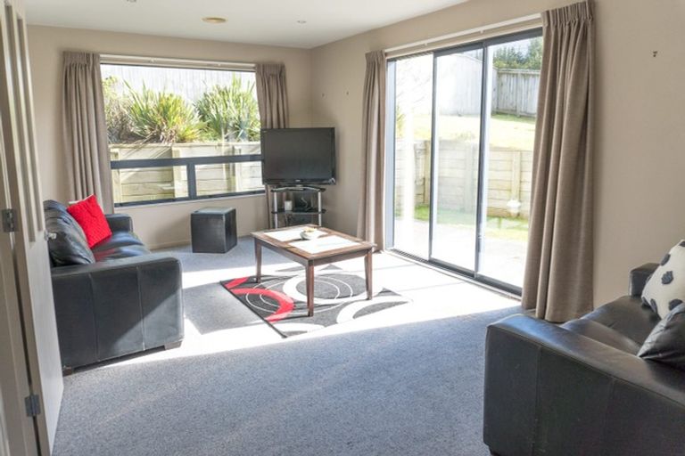 Photo of property in 5 Kaweka Close, Aotea, Porirua, 5024
