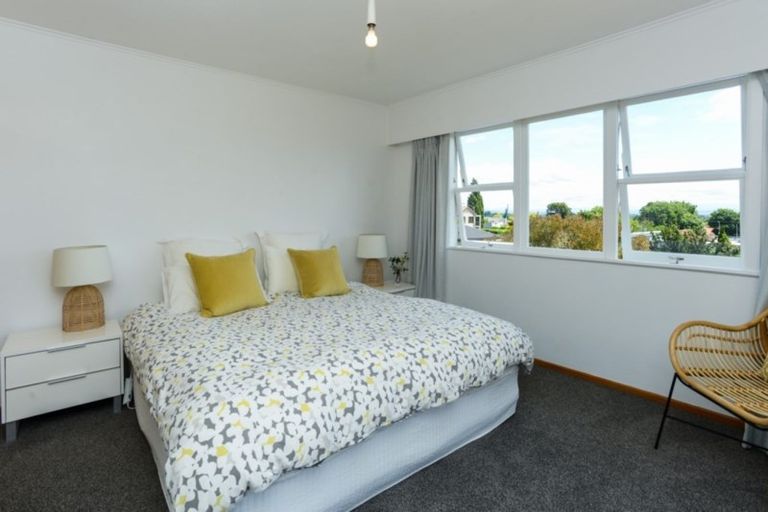 Photo of property in 11 Busby Hill, Havelock North, 4130