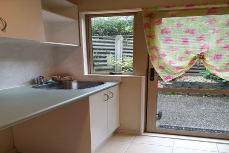 Photo of property in 701a Beach Road, Rothesay Bay, Auckland, 0630