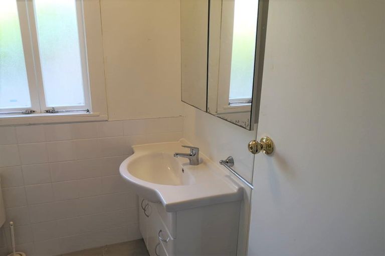 Photo of property in 4 Evans Road, Glen Eden, Auckland, 0602