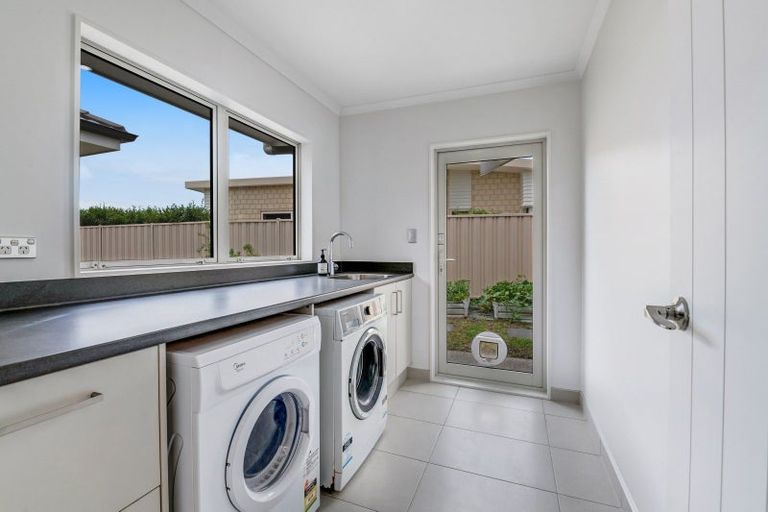 Photo of property in 23 Manhattan Rise, Orewa, 0931