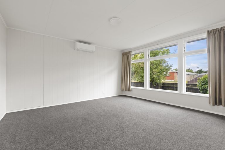 Photo of property in 2 Charwell Place, Highbury, Palmerston North, 4412