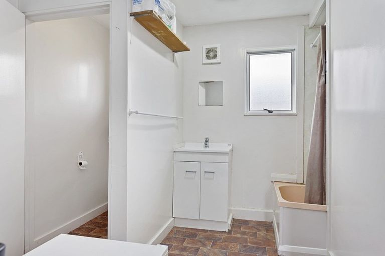 Photo of property in 37 Saint Johns Street, Woolston, Christchurch, 8062