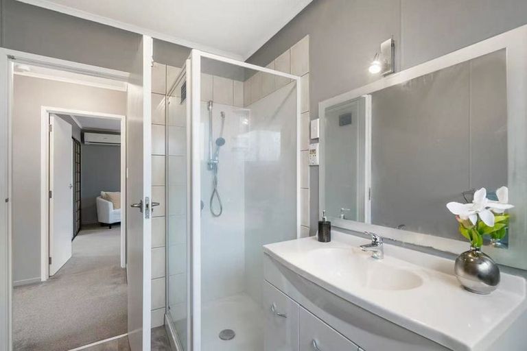 Photo of property in 1/6 Hinekohu Street, New Lynn, Auckland, 0600