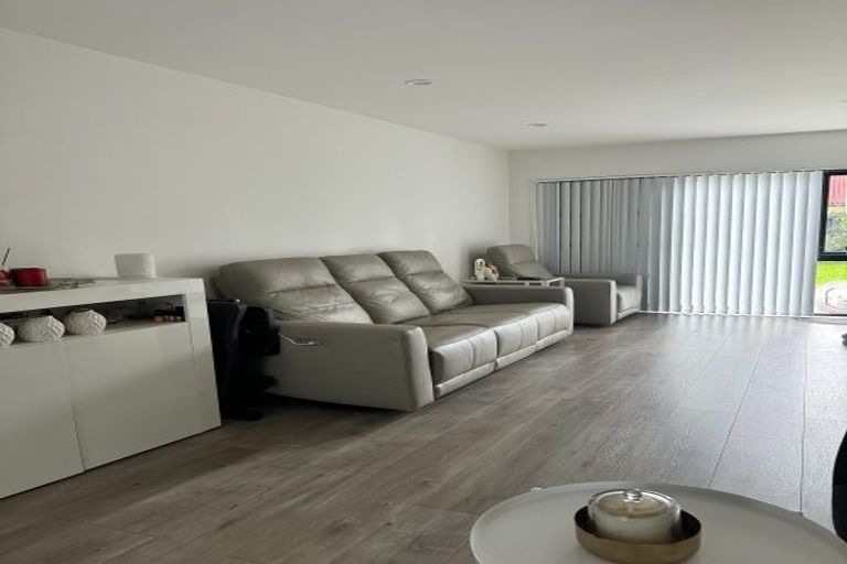 Photo of property in 11 Artistry Lane, Papakura, 2110