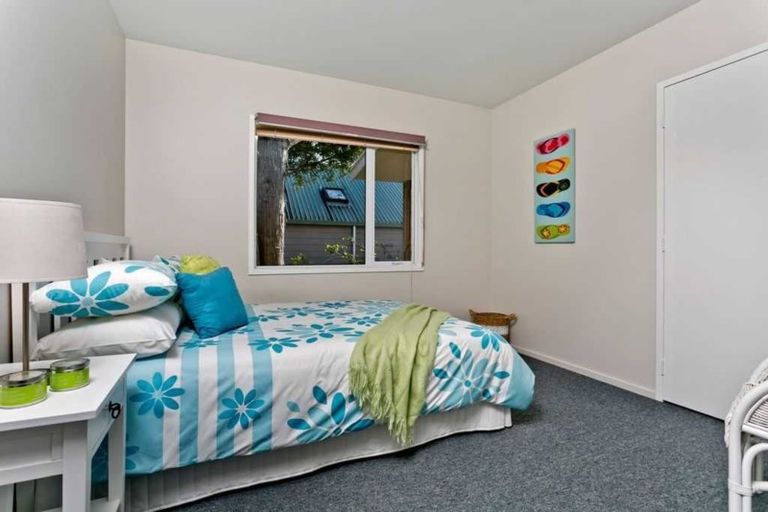 Photo of property in 12a Montgomery Avenue, Rothesay Bay, Auckland, 0630