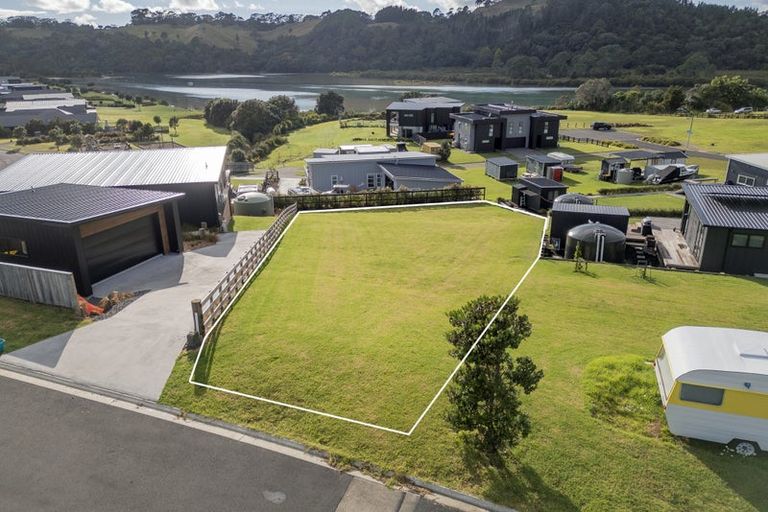 Photo of property in 4 Joyce Harsant Place, Cooks Beach, 3591