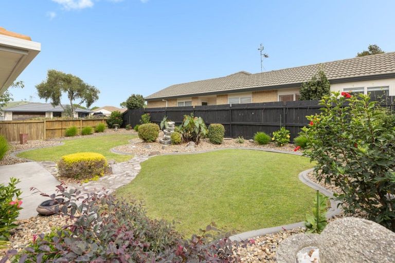 Photo of property in 10 Larisa Grove, Papamoa Beach, Papamoa, 3118