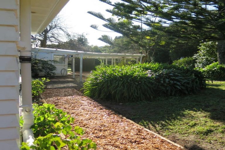 Photo of property in 106 Valley Road, Paraparaumu, 5032