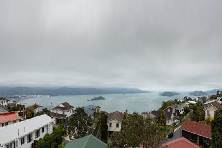 Photo of property in 21 Cheyne Walk, Newlands, Wellington, 6037