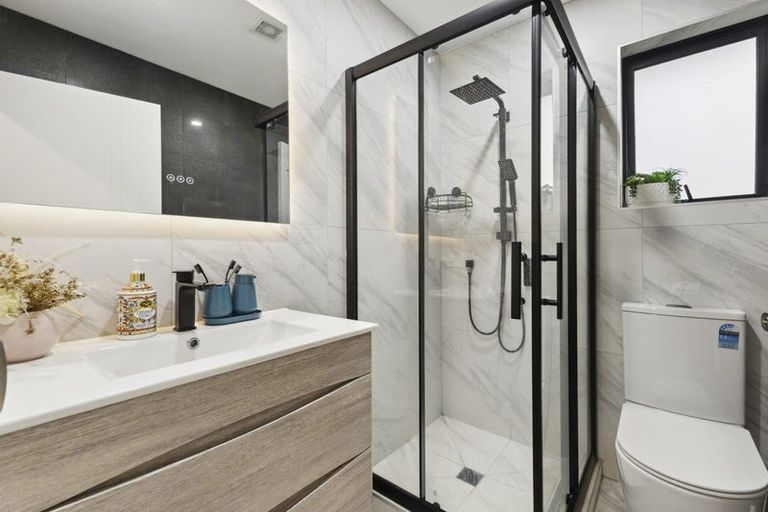 Photo of property in 43f Beach Road, Pahurehure, 2113