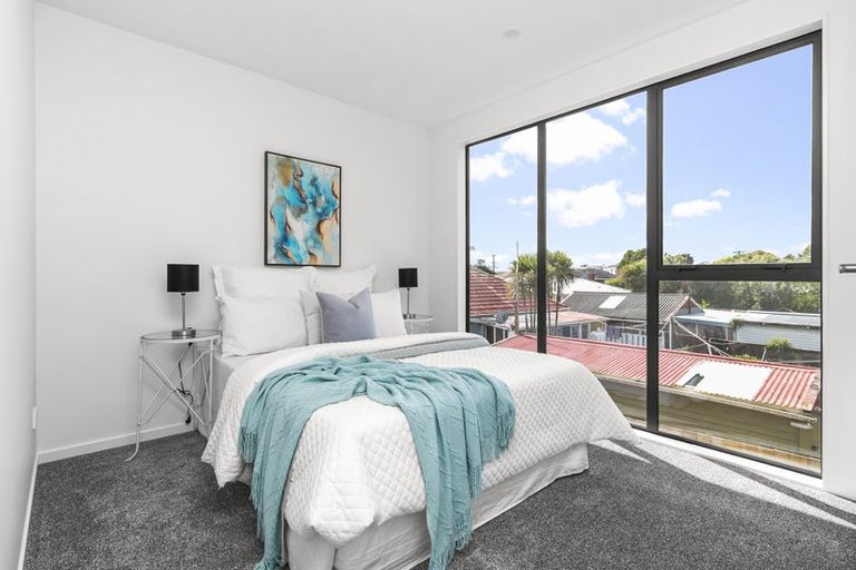 Photo of property in 20f Fairdene Avenue, Henderson, Auckland, 0610