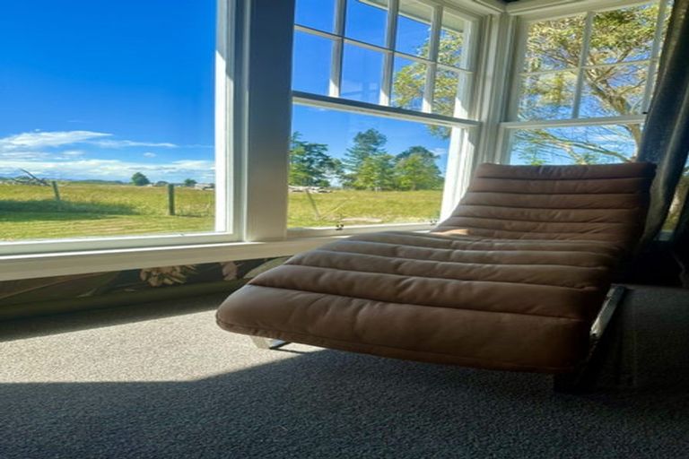 Photo of property in 137 Main North Road, Woodend, 7610