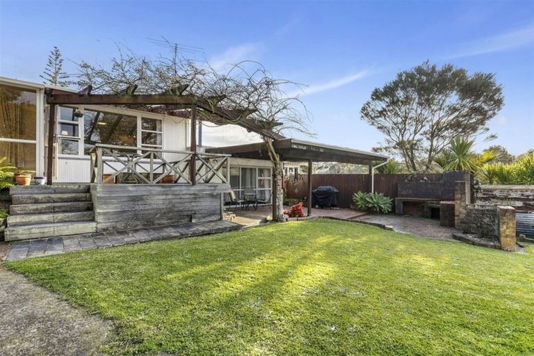 Photo of property in 56 Divich Avenue, Te Atatu South, Auckland, 0610