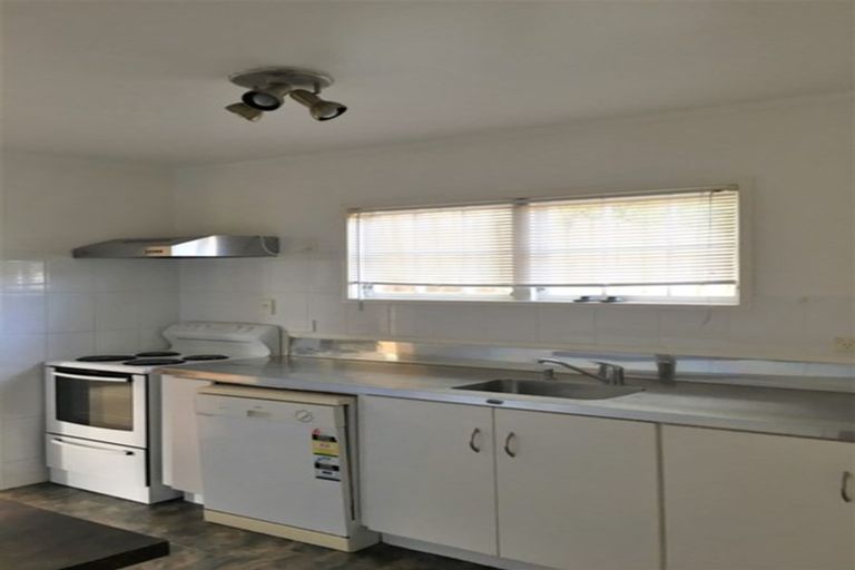 Photo of property in 16 Elmira Place, Browns Bay, Auckland, 0630