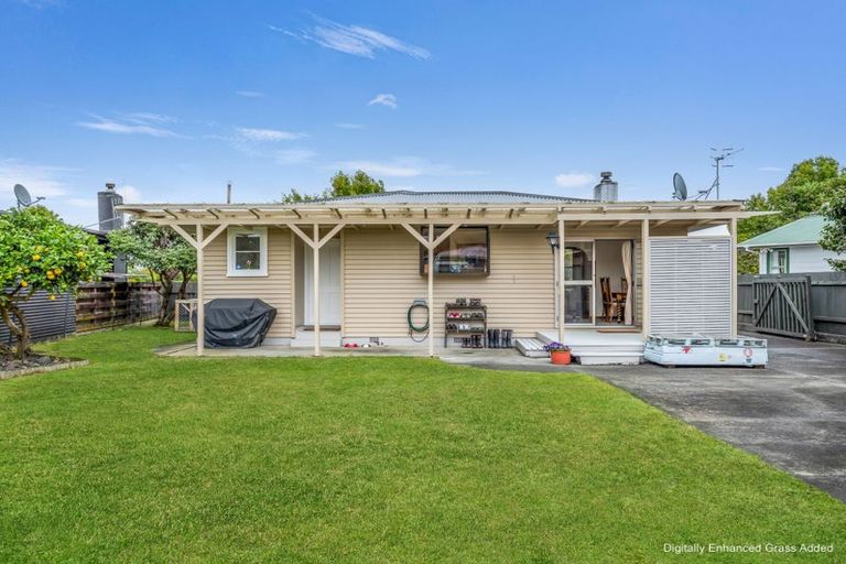 Photo of property in 9 Mokau Place, Terrace End, Palmerston North, 4410