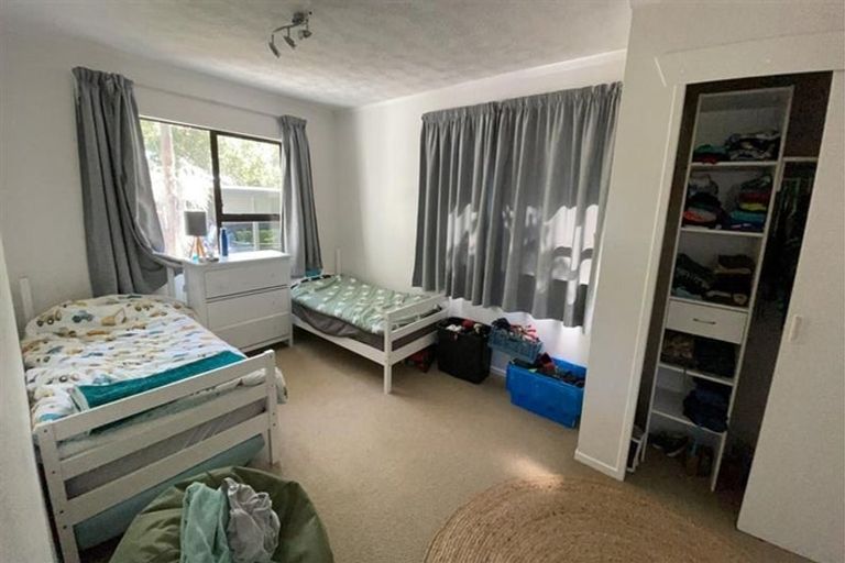 Photo of property in 947 East Coast Road, Torbay, Auckland, 0630