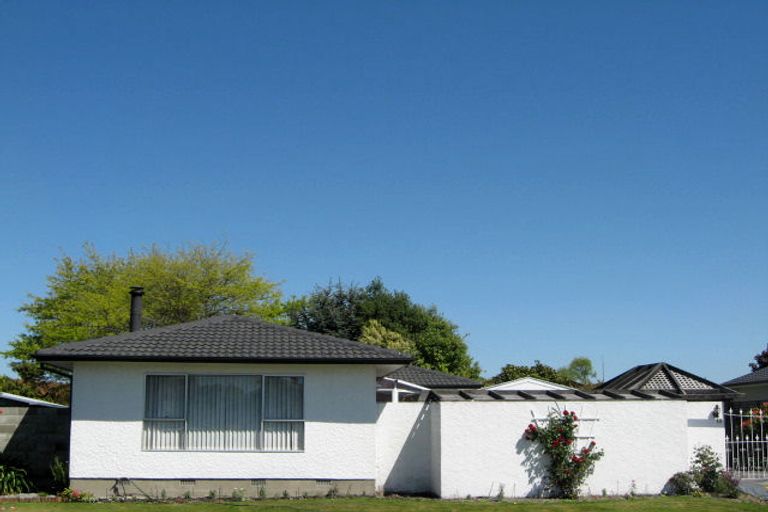 Photo of property in 10 Monteath Place, Redwood, Christchurch, 8051