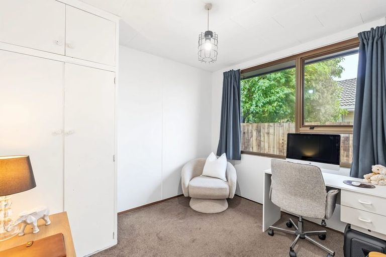 Photo of property in 8a Queenspark Drive, Parklands, Christchurch, 8083