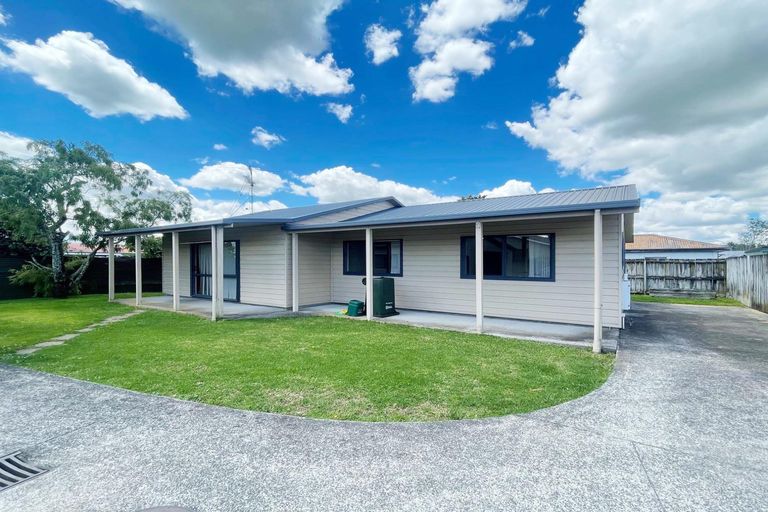 Photo of property in 24 Sutton Crescent, Papakura, 2110