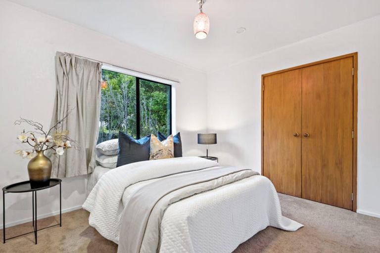 Photo of property in 40 Pigeon Mountain Road, Half Moon Bay, Auckland, 2012