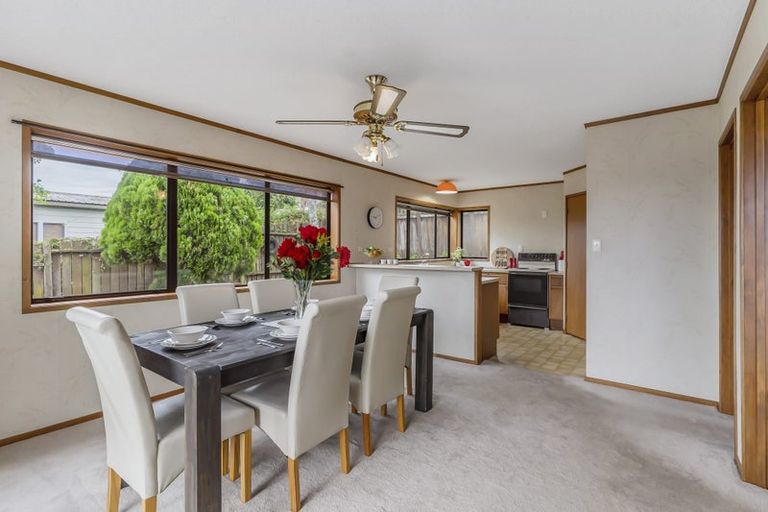 Photo of property in 75 Dalwhinnie Parade, Highland Park, Auckland, 2010