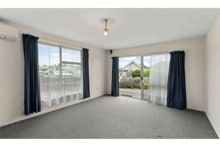 Photo of property in 1/6 Portnall Place, Parklands, Christchurch, 8083