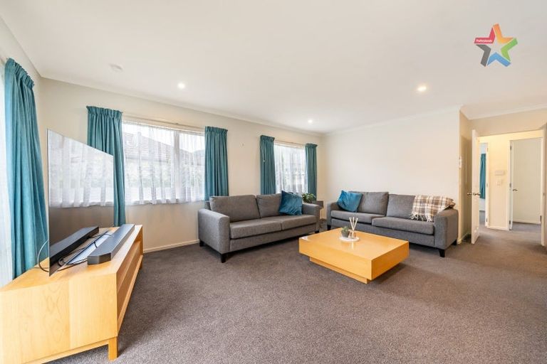 Photo of property in 32 Woodland Mews, Wainuiomata, Lower Hutt, 5014