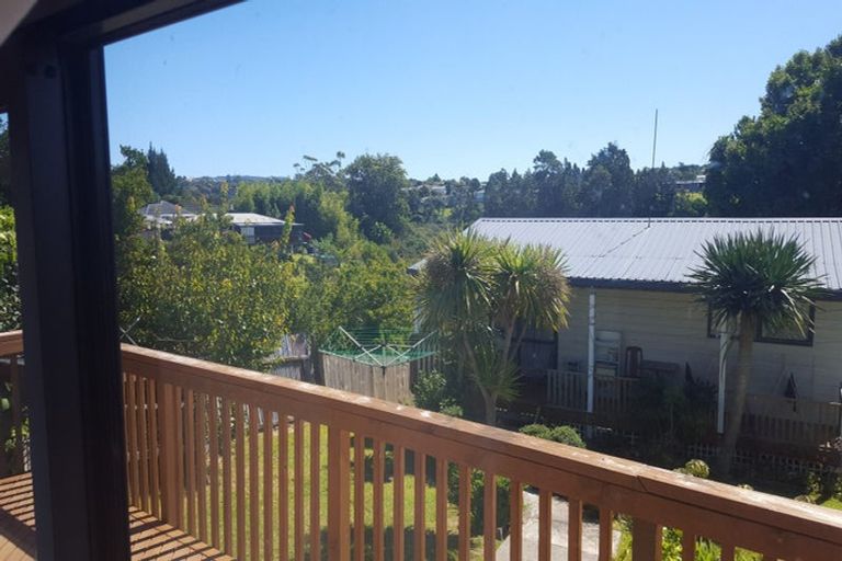 Photo of property in 18 Kiernan Place, Kelston, Auckland, 0602