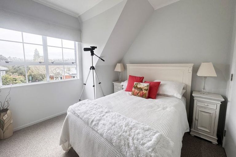 Photo of property in 19 Ravenstone Place, Chatswood, Auckland, 0626