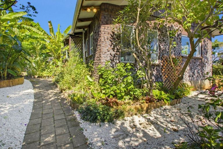 Photo of property in 6 Punga Place, Whitianga, 3510