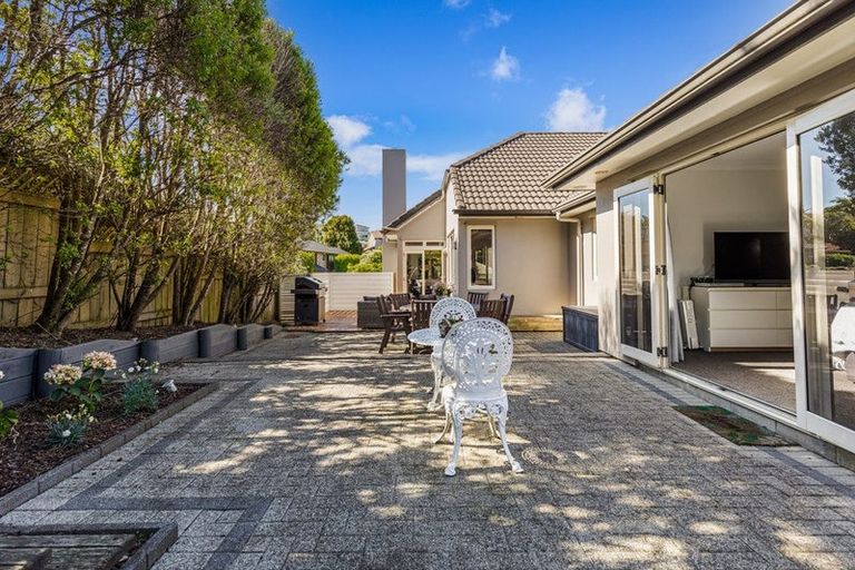 Photo of property in 30 Hogarth Rise, West Harbour, Auckland, 0618