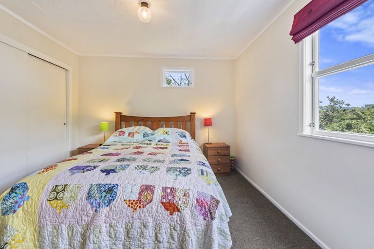 Photo of property in 28 Tannadyce Street, Strathmore Park, Wellington, 6022