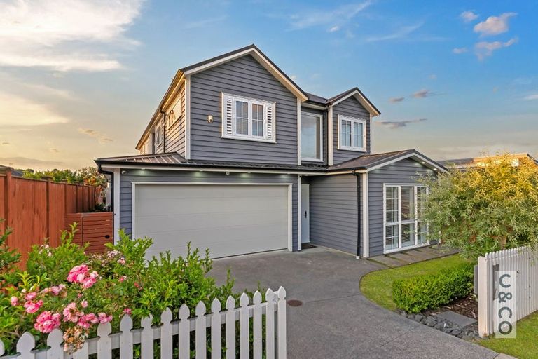 Photo of property in 37 Nobilo Road, Kumeu, 0810