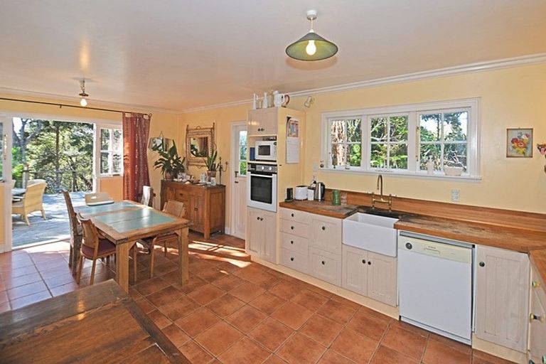 Photo of property in 92 Frost Road, Leigh, Warkworth, 0985